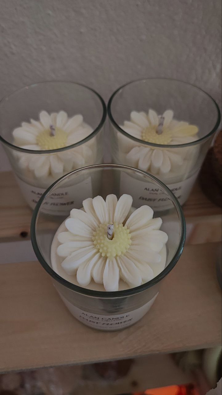 Daisy Flower Candle